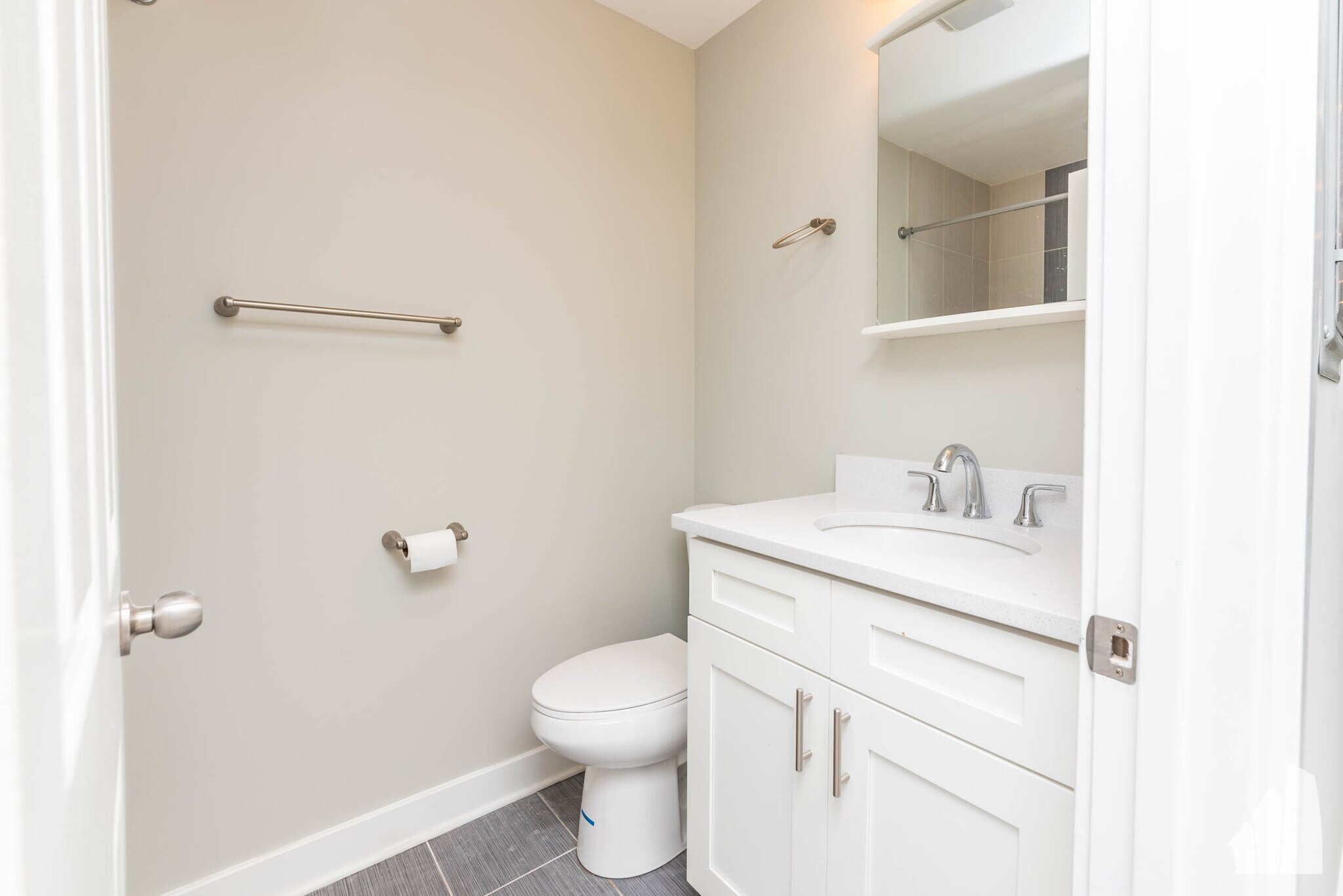 Building Photo - 2437 N Ashland Ave