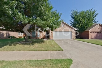 Building Photo - 9941 SW 23rd St