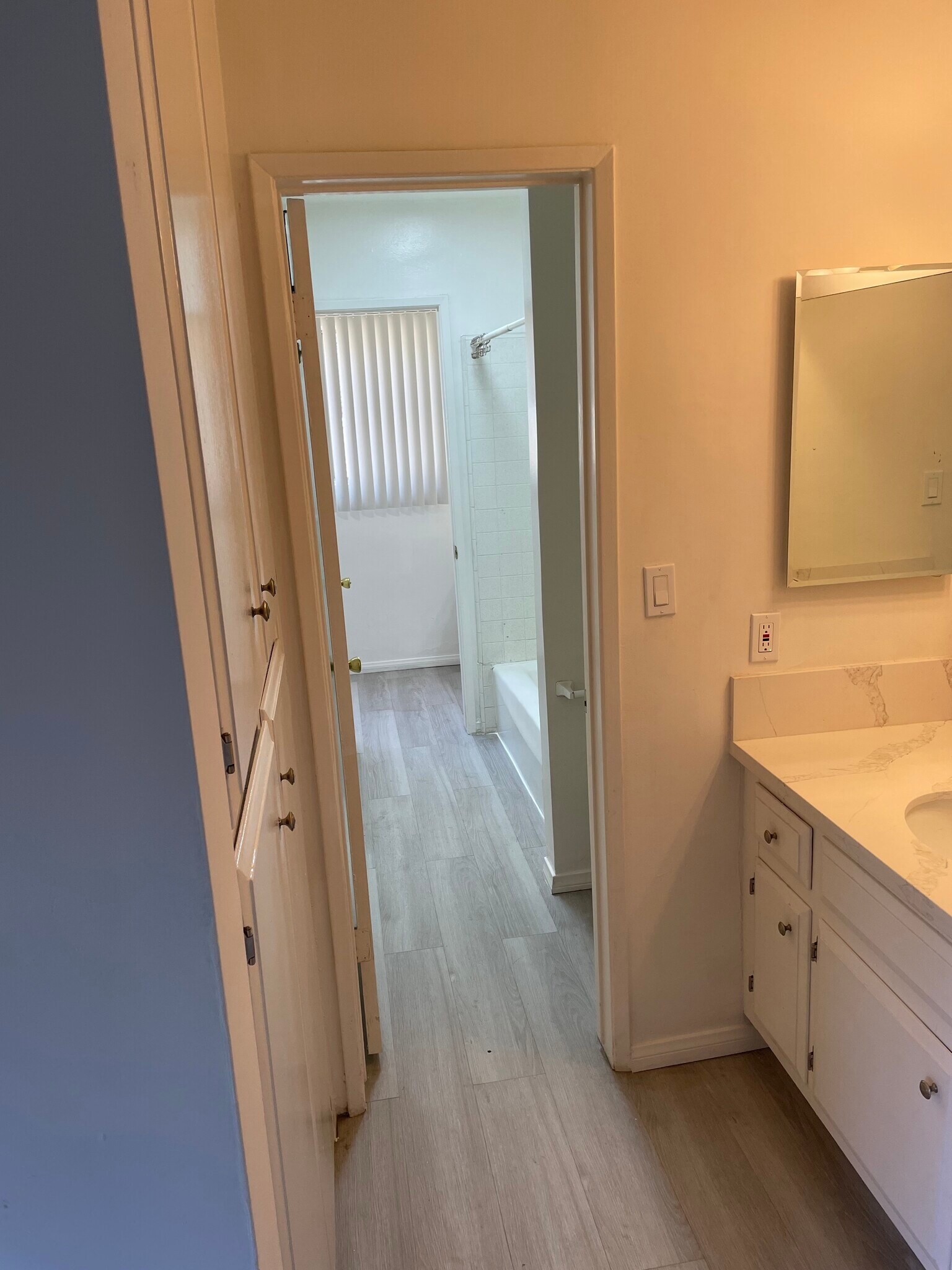 Building Photo - 519 N Francisca Ave