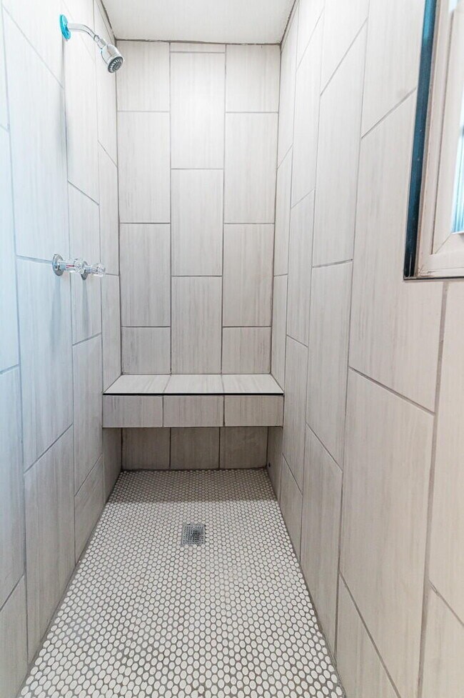 Building Photo - 2114 56th St