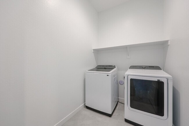 Building Photo - 31674 N 123rd Ave