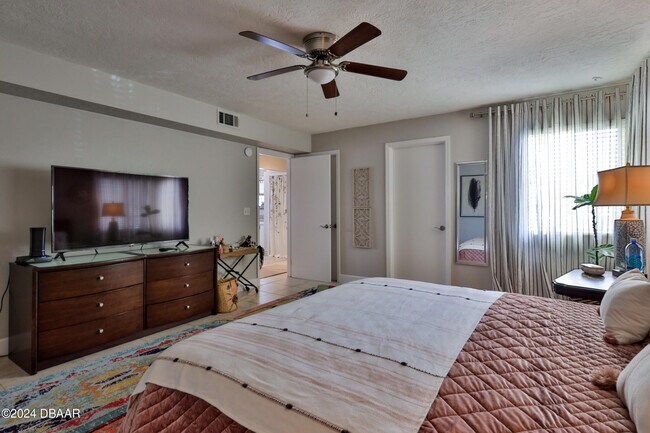 Building Photo - 906 Ocean Marina Dr