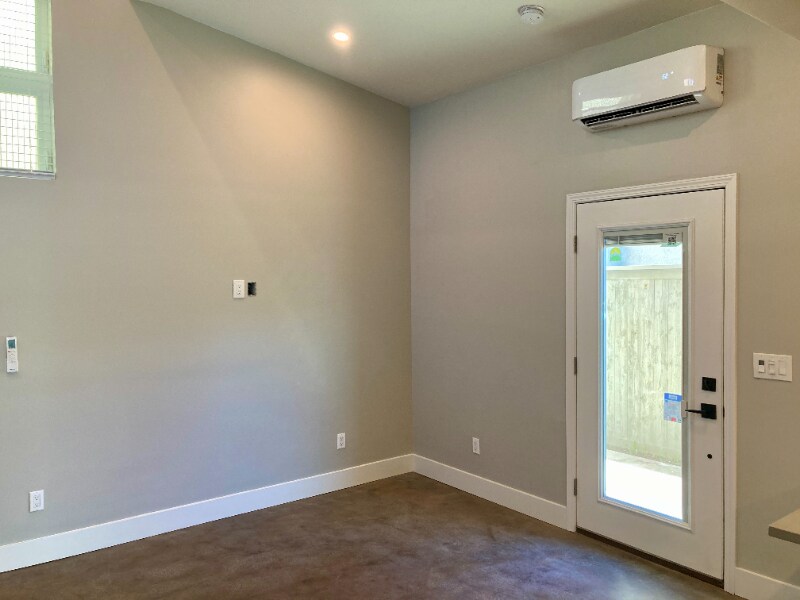 Building Photo - 2216 1/2 Motta St