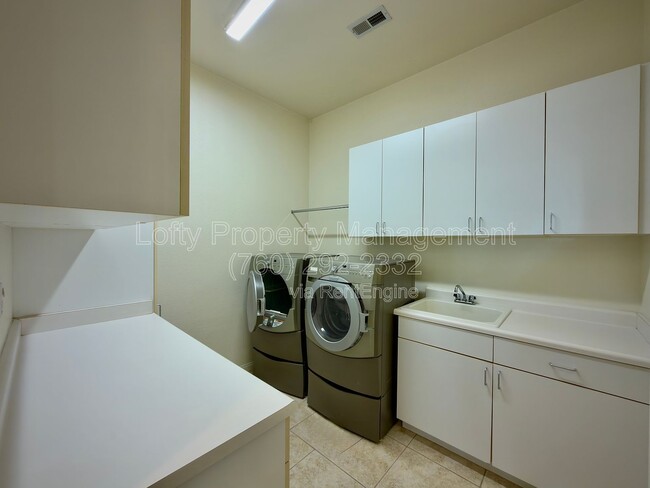 Building Photo - 13073 Dressage Ln