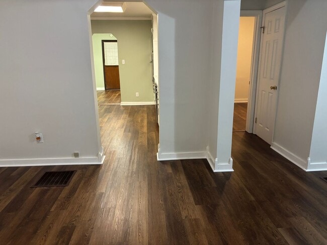 Building Photo - 2 Bedroom / 1 Bath Home Kingsport TN