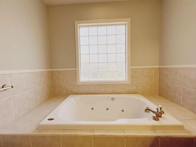 Building Photo - 102 Woodcliff Ct