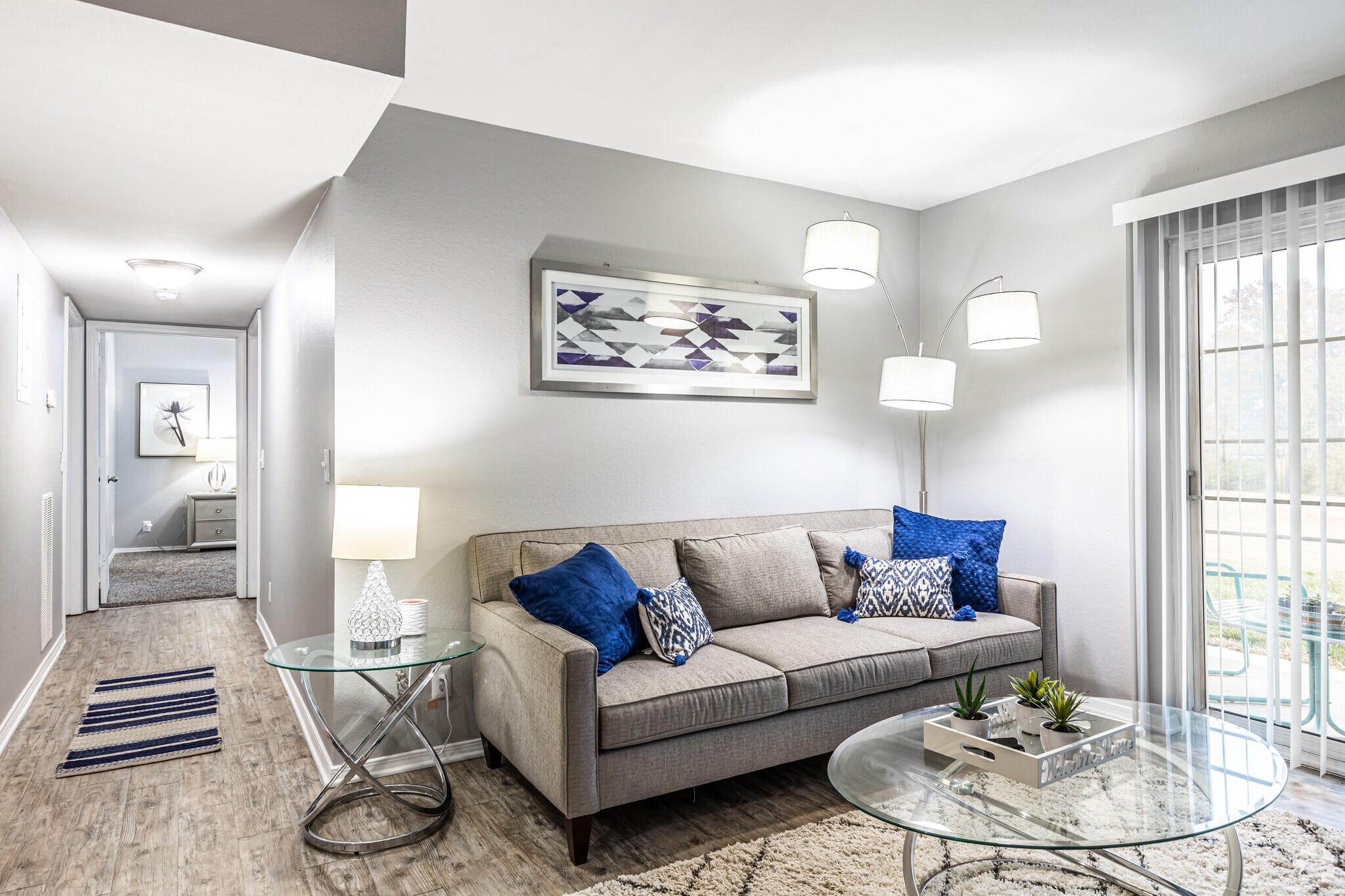 2BR, 2BA - 900SF - Fairway Hills Apartments