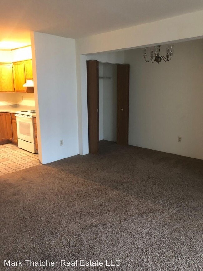 Building Photo - 261-271 Oakwood Ave