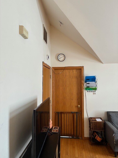 Building Photo - 1144 E Mifflin St