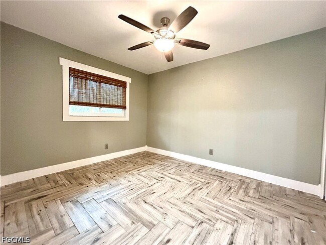 Building Photo - 210 SE 1st Pl