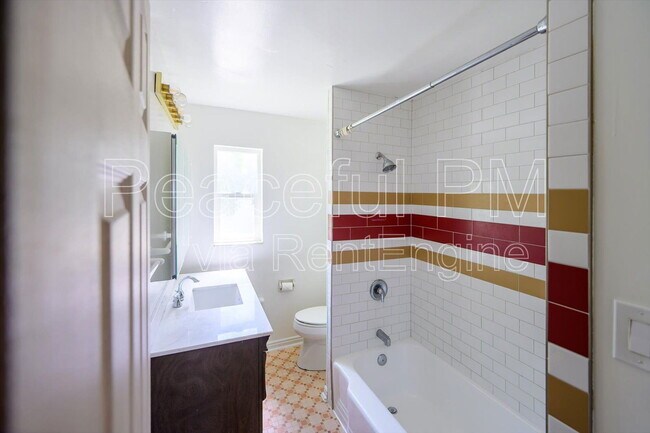 Building Photo - 450 E 100 S
