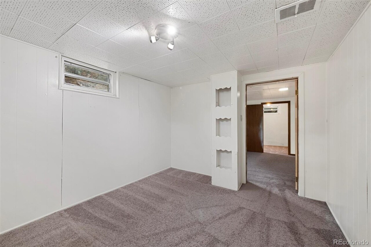 basement bedroom - 1994 Macon St