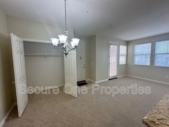 Building Photo - 208 Riverdale Ct