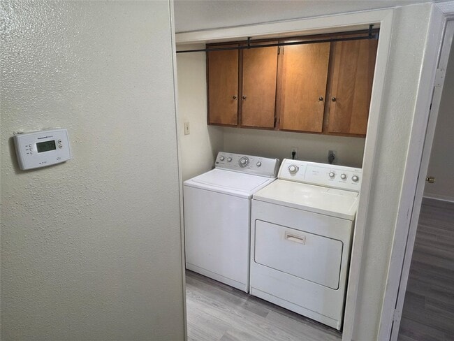 Building Photo - 3025 Walnut Bend Ln