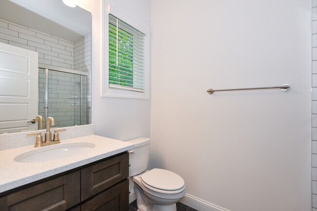 Building Photo - 1739 Crest Rd