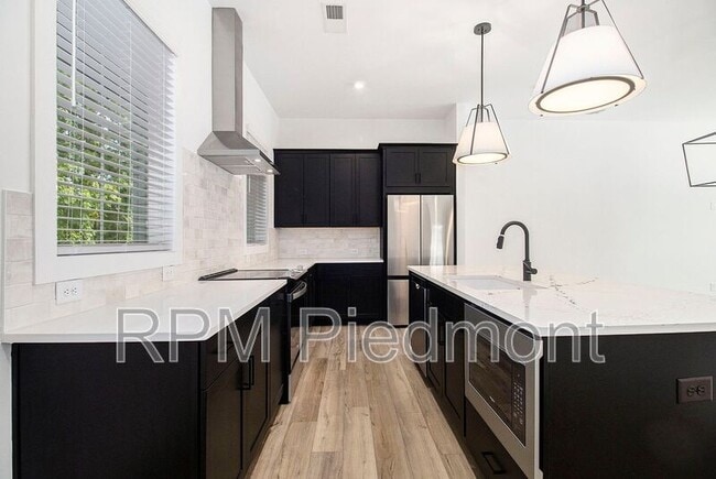 Building Photo - 205 Firefly Cir