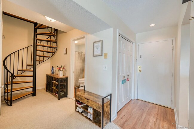 Building Photo - 308 Carlton Ln