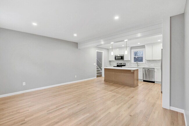 Building Photo - 19 Good Hill Rd