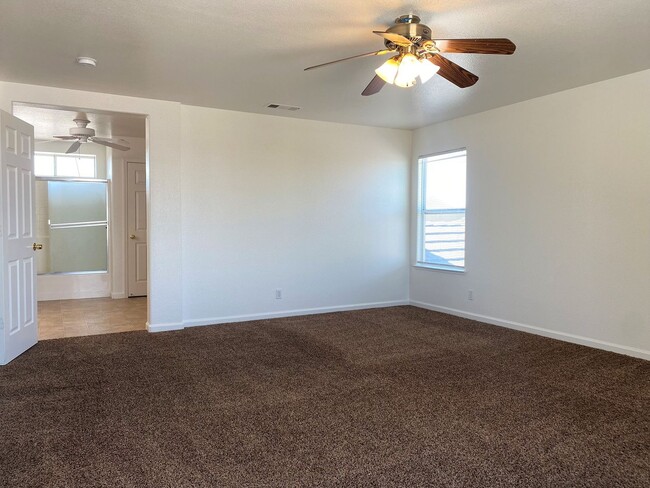 Building Photo - Move in special! Half off 1st month's rent...