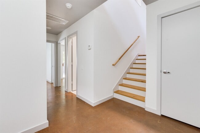 Building Photo - 2605 Calumet St