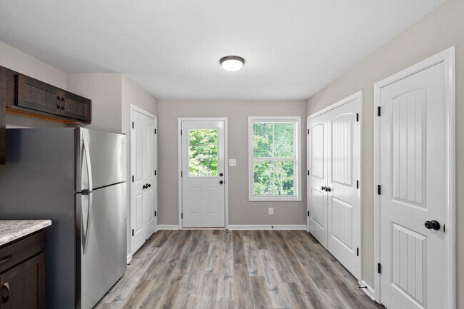 Building Photo - 260 Smithson Ln