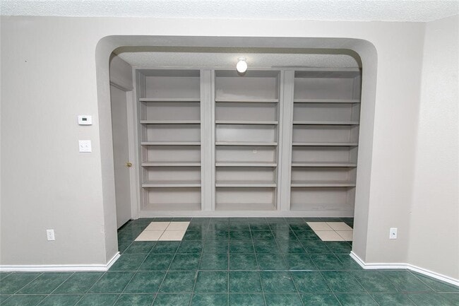 Building Photo - 12931 Heyerdahl Dr