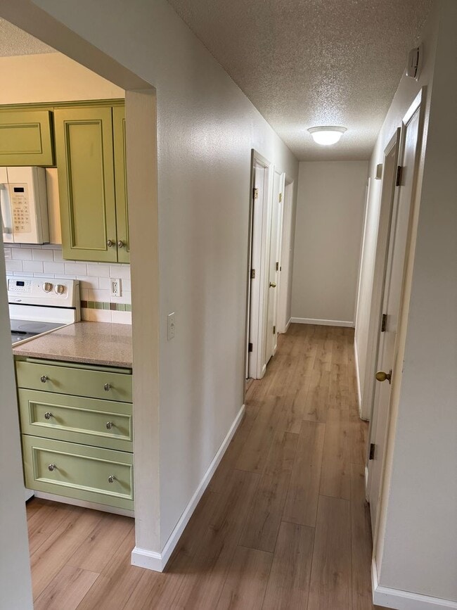 Building Photo - Discover this well-maintained 3-bedroom, 2-bath home in Eugene, OR.