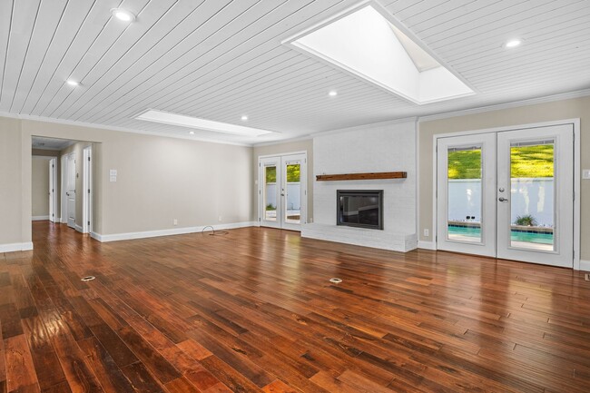 Building Photo - 10030 Tan Rara Dr