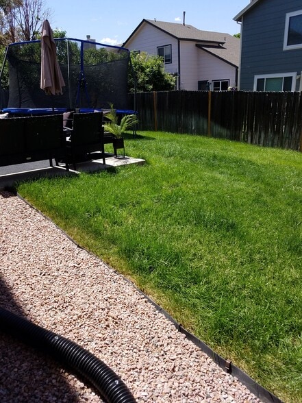 Big fenced back yard - 5036 Austerlitz Dr