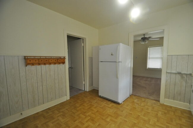 Building Photo - 211 E Burress St
