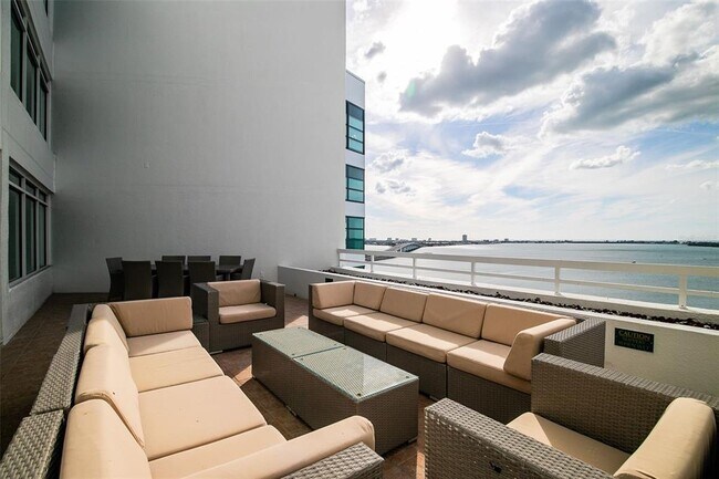 Building Photo - 988 Blvd of the Arts