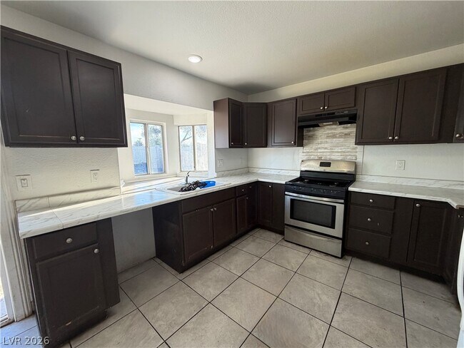 Building Photo - 5971 Vía Capri Dr