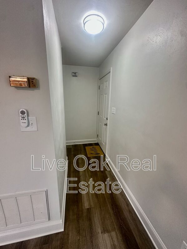 Building Photo - 1604 Parks Ave