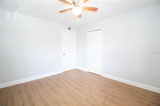 Building Photo - 14036 Fairway Island Dr