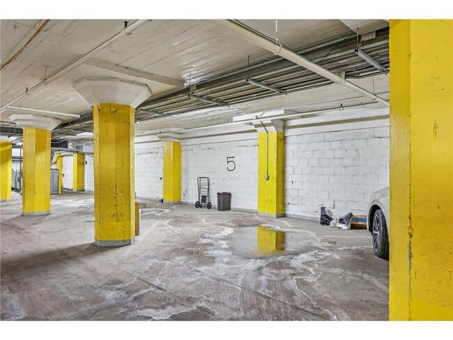 Building Photo - 718 N Washington Ave