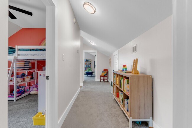 Building Photo - 185 Alexander St