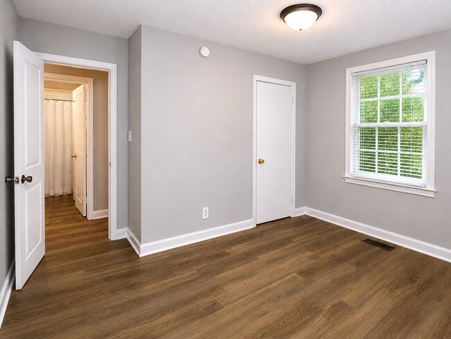 Building Photo - 1502 Woodmere Dr
