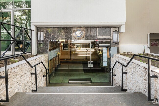 Entrance - 814 S Wooster St