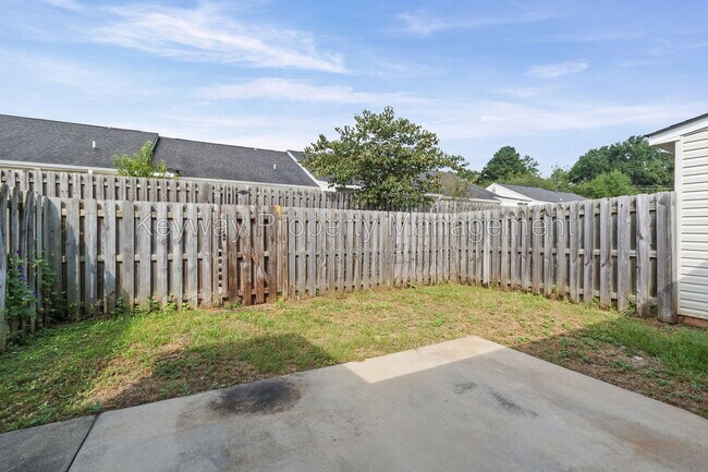 Building Photo - 109 Kousa Ln