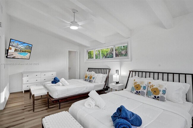 Building Photo - 2120 SW 28th Way