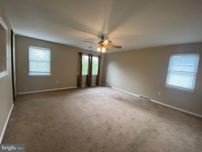Building Photo - 286 Florence Dr