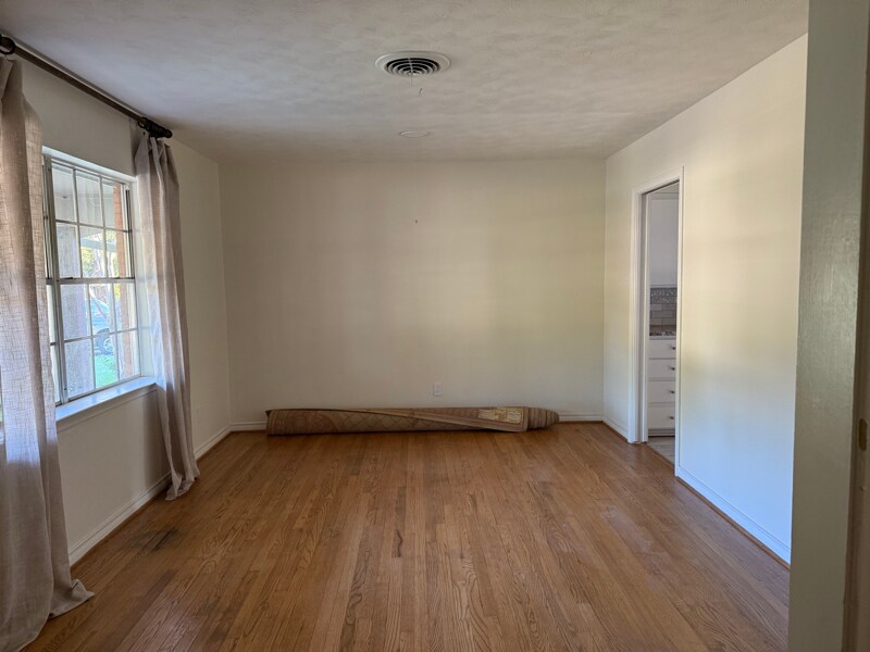 Building Photo - 105 S Weatherred Dr