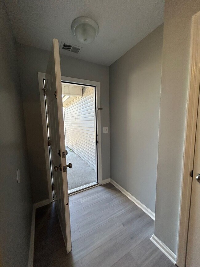 Building Photo - Charming 3BR /2BA  Home with many upgrades in North Charleston