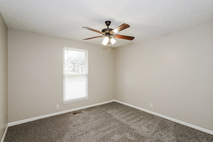 Building Photo - 3652 Chesapeake Dr