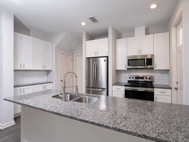 Building Photo - Porter's Lakeside - Luxury 5 Bedroom, 5 Ba...