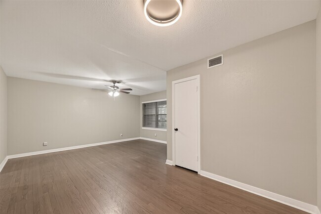 Building Photo - 514 Evonne St