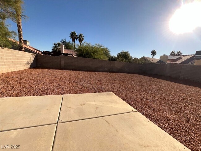 Building Photo - 635 Delorean Dr