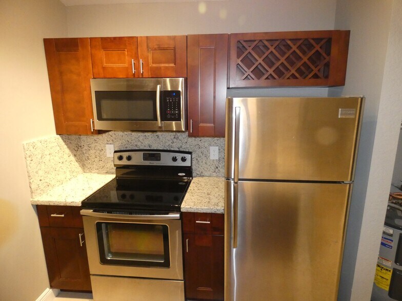 Building Photo - 2851 N Oakland Forest Dr