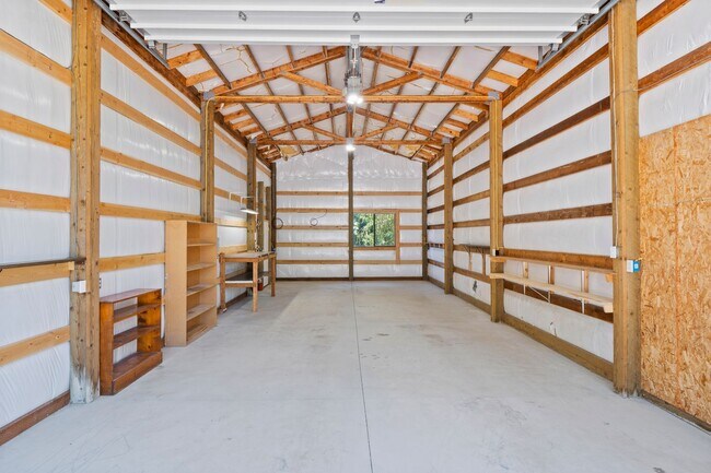 Building Photo - 4 Bed 3 Bath Home in Cul-de-sac with Massive 18X40 insulated shop