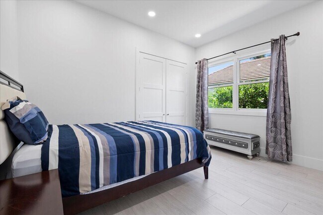 Building Photo - 2313 Golf Brook Dr